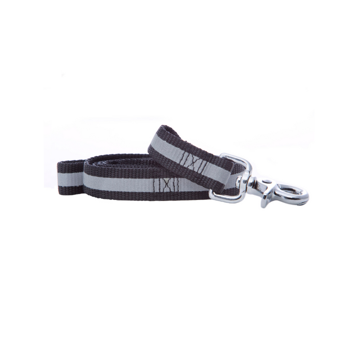 Rufus and Coco's Kings Cross dog lead has reflective nylon stripes for night safety. Made with comfortable nylon, this dog lead is perfect for your dog for any activity or occasion.