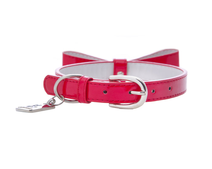 Rufus and Coco's gorgeous Mosman red dog collar features a bright red patent leather bow and a high shine PVC upper. The perfect stylish dog collar that is easy to clean and is sure to be an attention grabber.